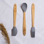 Conjunto-3-Utensilios-de-Silicone-com-Cabo-de-Bambu-Cinza-Lyor