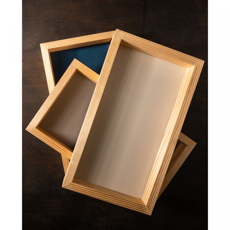 Bandeja-de-Madeira-com-Fundo-Laqueado-Pinus-Cinza-30-cm-x-17-cm-x-45cm-Woodart