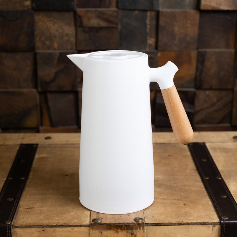 Garrafa-Termica-de-Plastico-com-Cabo-de-Madeira-Nordica-Branca-1L-Wolff