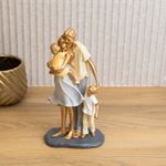 Figura-Decorativa-Familia-de-Resina-15cm-x-9cm-x-28cm-Wolff