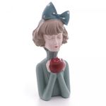 Figura-Decorativa-Boneca-com-Maca-de-Resina-135cm-x-125cm-335cm-Wolff