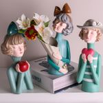 Figura-Decorativa-Boneca-com-Maca-de-Resina-135cm-x-125cm-335cm-Wolff