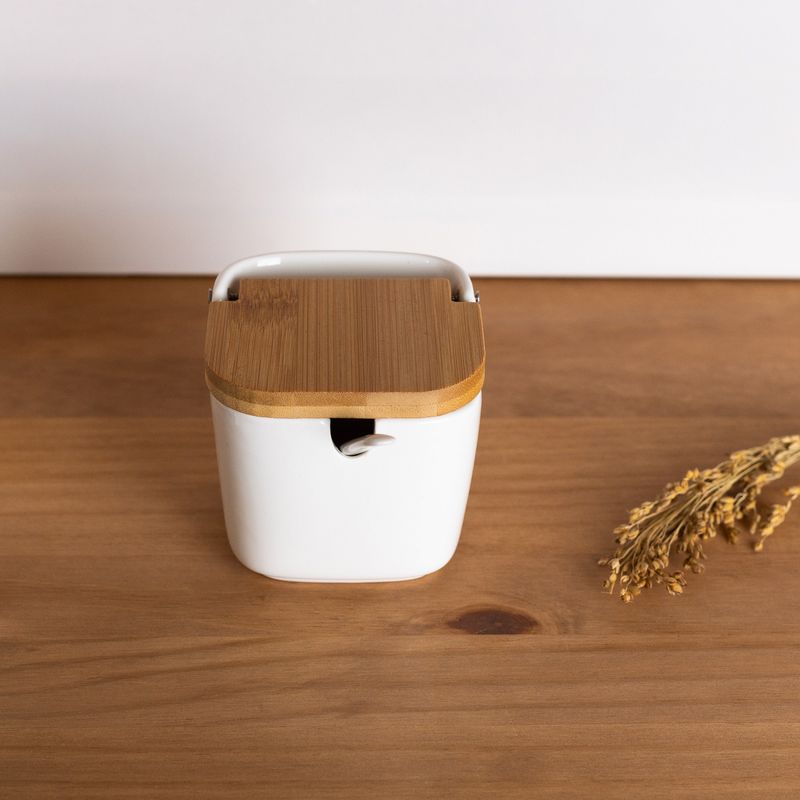 Saleiro-de-Mesa-de-Ceramica-com-Tampa-de-Bambu-e-Colher-Bianco-95cm-x-9cm-Lyor
