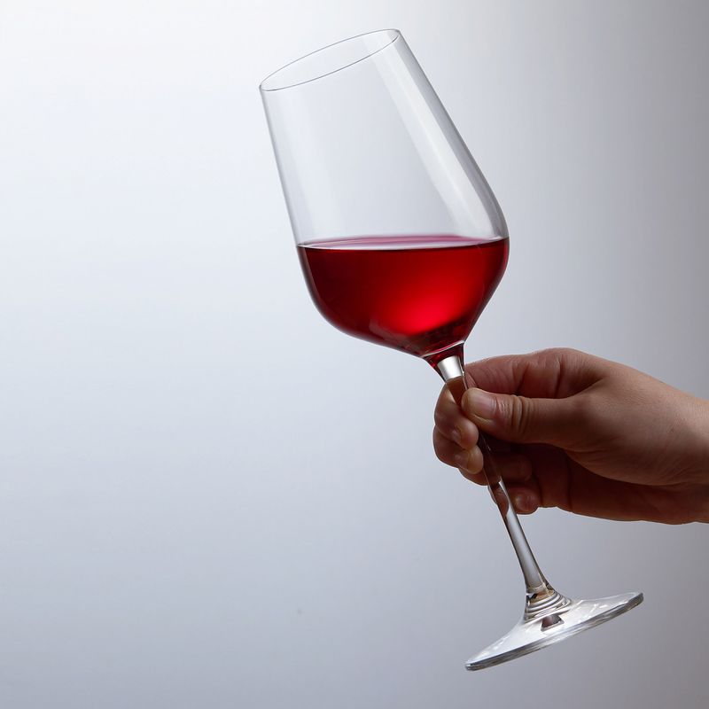 Conjunto-2-Tacas-para-Vinho-de-Cristal-Ecologico-Balance-L-Artisan-540ml-Lyor
