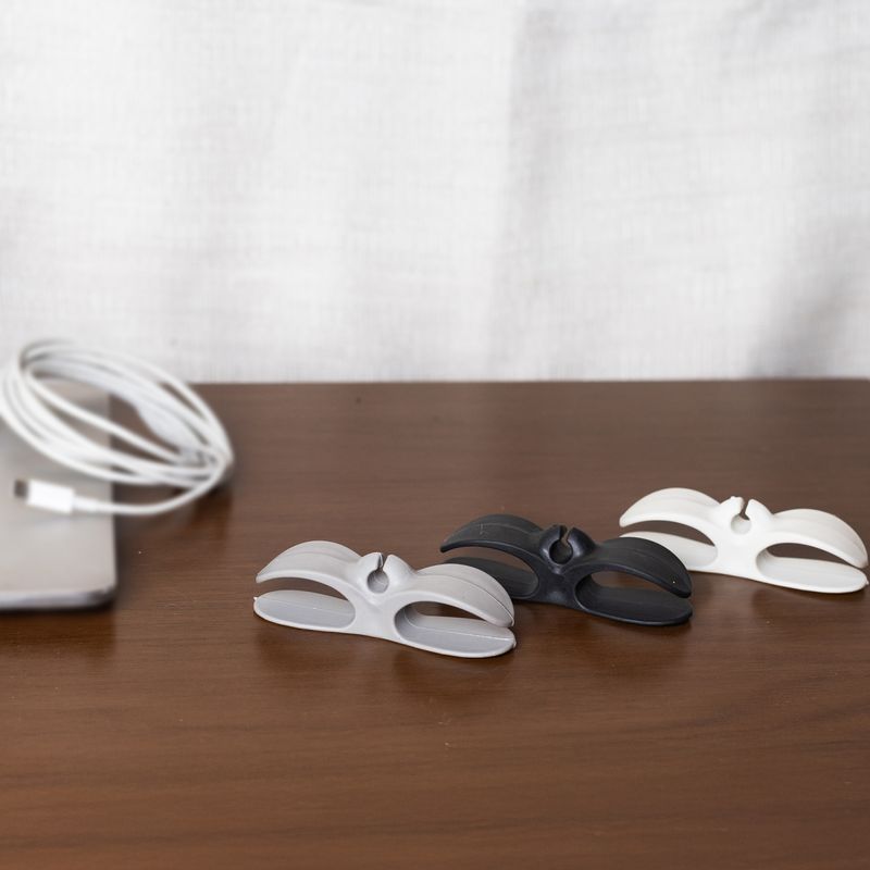 Conjunto-3-Organizadores-de-Cabos-e-Fios-Autoadesivo-em-3-Cores-Lyor