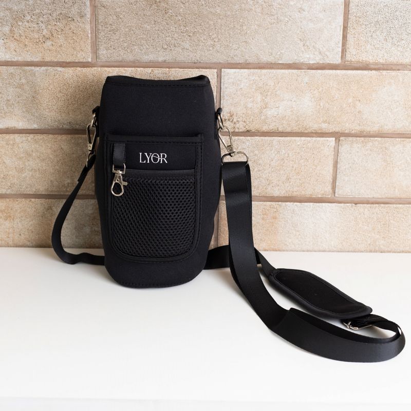 Case-Termico-de-Neoprene-para-Garrafa-Squeeze-2-litros-5-em-1-Preta-Lyor