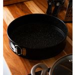 Forma-Redonda-Fundo-Removivel-Antiaderente-de-Aco-Carbono-Granilite-Preta-26cm-x-7cm-Lyor