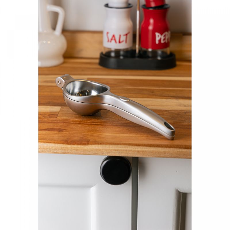 Espremedor-de-Limao-com-Cabo-Antiderrapante-Chef-Pro-22cm-Liga-de-Zinco-Wolff
