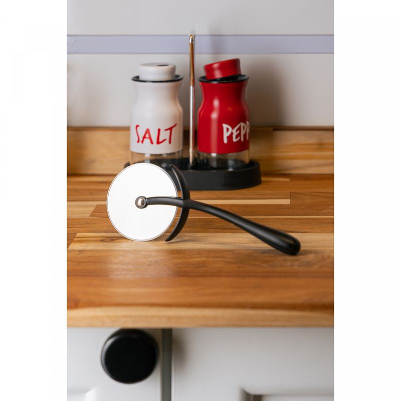 Cortador-de-Pizza-com-Cabo-Antiderrapante-Chef-Pro-185cm-Preto-Liga-de-Zinco-Wolff