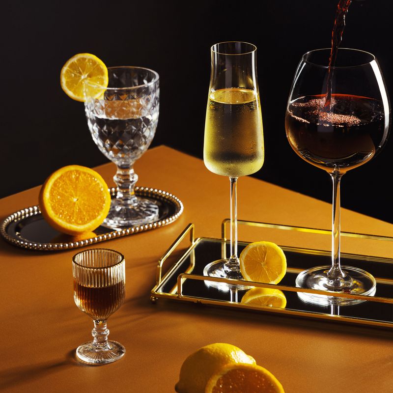 Conjunto-4-Tacas-de-Vidro-para-Licor-com-Fio-de-Ouro-Lines-75ml-Wolff