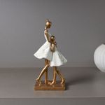 Figura-Decorativa-Familia-de-Resina-Branco-10cm-x-7cm-x-20cm-Wolff