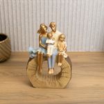 Figura-Decorativa-de-Resina-Familia-18cm-x-8cm-x-27cm-Wolff