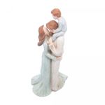 Figura-Decorativa-Familia-de-Resina-12cm-x-11cm-x-285cm-Wolff