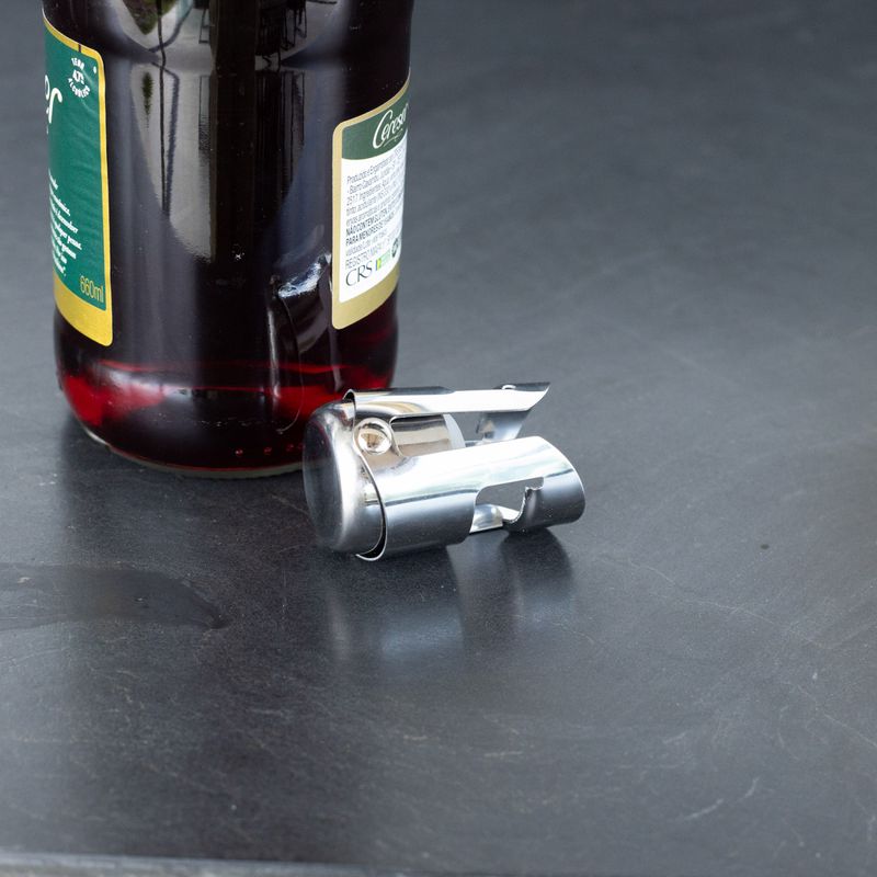 Tampa-com-Pressao-para-Champanhe-de-Aco-Inox-Wolff