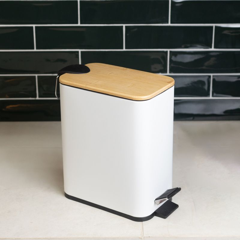 Lixeira-Retangular-de-Metal-com-Pedal-e-Tampa-em-Bambu-Branca-5L-Lyor