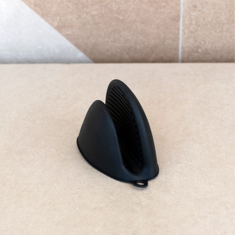 Luva-Termica-de-Silicone-Preta-105cm-x-75cm-x-8cm-Lyor