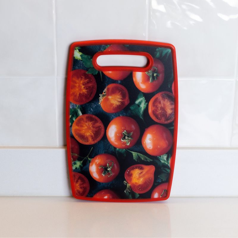 Tabua-para-Corte-de-Plastico-com-Estampa-Tomate-30cm-x-20cm-x-1cm-Lyor