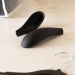 Conjunto-2-Ombreiras-de-Plastico-Emborrachado-para-Cabide-Preto-145cm-x-35cm-x-45cm-Lyor