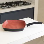 Bistequeira-de-Inducao-em-Aluminio-com-Revestimento-Ceramico-Granito-Chef-Vermelha-24cm-Lyor